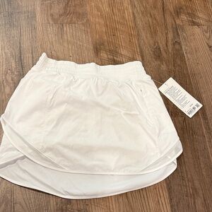 Lululemon Hotty Hot HR Skirt with Built-In Shorts White size 6 NWT